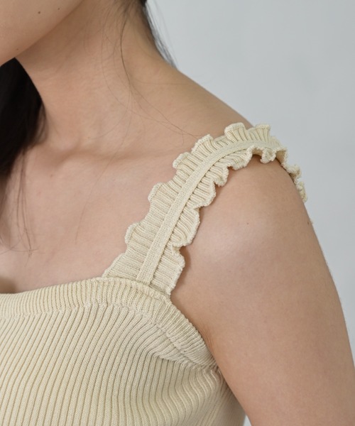 ibeul_(イベール)の「ワイドフリルストラップ ニットキャミソール(キャミソール・レディース・ホワイト/ブラック/ベージュ/ブルー・FREE)」の7枚目の写真