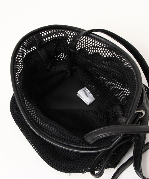 Settimissimo(セッティミッシモ)の「メッシュ巾着ショルダーバッグ(ショルダーバッグ・レディース・ブラック/アイボリー・FREE)」の3枚目の写真