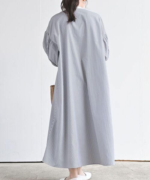 rps（アールピーエス）の「バンドカラーストライプクレリックシャツワンピース（シャツワンピース・レディース・ブラック/ブルー/グリーン・フリー）」の6枚目の写真