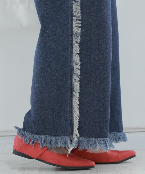 osharewalker（オシャレウォーカー）の「『フリンジデザインワイドデニム』（デニムパンツ・レディース・ブルー・1/2）」の11枚目の写真