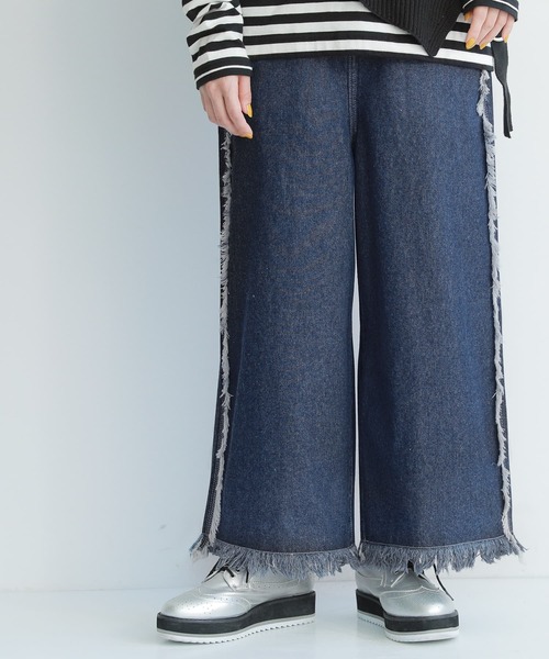 osharewalker（オシャレウォーカー）の「『フリンジデザインワイドデニム』（デニムパンツ・レディース・ブルー・1/2）」の12枚目の写真
