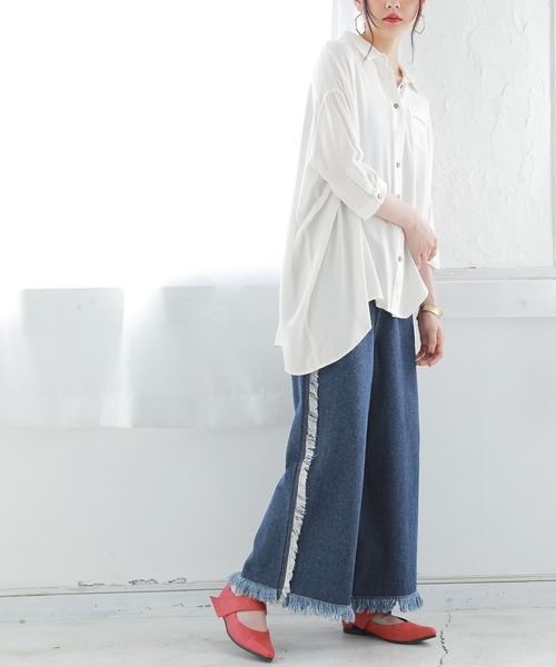 osharewalker（オシャレウォーカー）の「『フリンジデザインワイドデニム』（デニムパンツ・レディース・ブルー・1/2）」の4枚目の写真