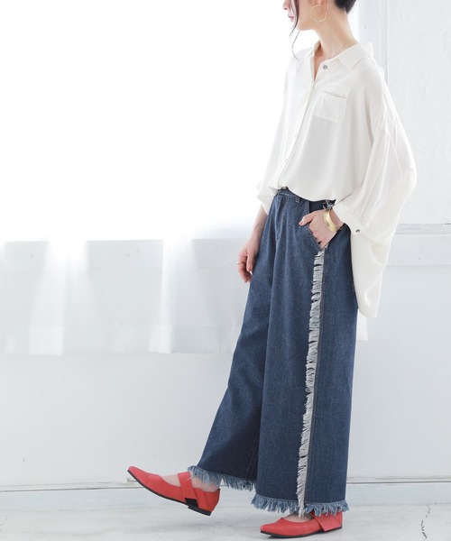 osharewalker（オシャレウォーカー）の「『フリンジデザインワイドデニム』（デニムパンツ・レディース・ブルー・1/2）」の6枚目の写真