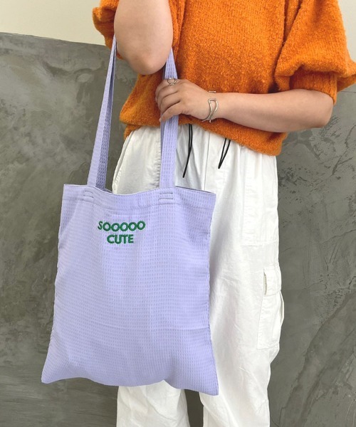 DONOBAN（ドノバン）の「ワッフルロゴトートバッグ（トートバッグ・レディース・ピンク/ライラック/グリーン/ブラック/アイボリー/ホワイト系その他/ピンク系その他/レモンイエロー/ネイビー・F）」の7枚目の写真