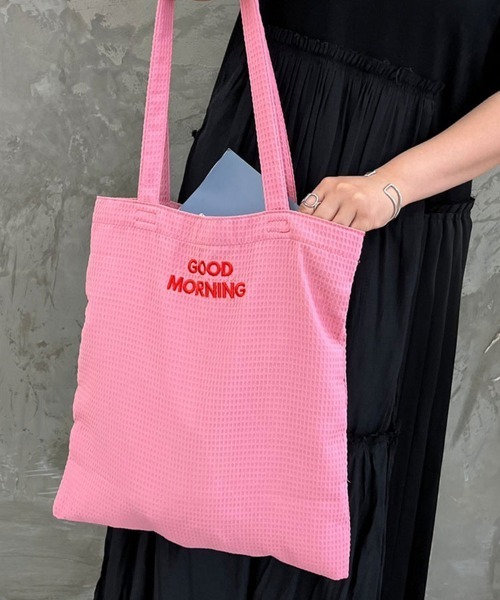 DONOBAN（ドノバン）の「ワッフルロゴトートバッグ（トートバッグ・レディース・ピンク/ライラック/グリーン/ブラック/アイボリー/ホワイト系その他/ピンク系その他/レモンイエロー/ネイビー・F）」の9枚目の写真