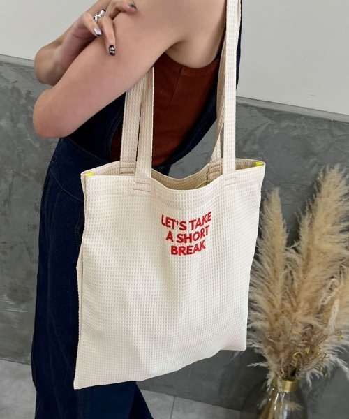 DONOBAN（ドノバン）の「ワッフルロゴトートバッグ（トートバッグ・レディース・ピンク/ライラック/グリーン/ブラック/アイボリー/ホワイト系その他/ピンク系その他/レモンイエロー/ネイビー・F）」の18枚目の写真