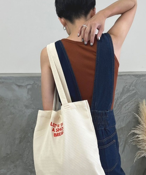 DONOBAN（ドノバン）の「ワッフルロゴトートバッグ（トートバッグ・レディース・ピンク/ライラック/グリーン/ブラック/アイボリー/ホワイト系その他/ピンク系その他/レモンイエロー/ネイビー・F）」の17枚目の写真