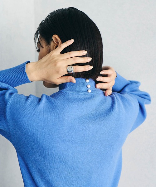 【吸湿発熱・エコベロ】バックパール釦ハイネックニット【sustainable】