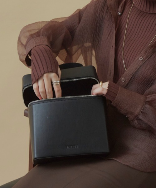 スクエアバニティバッグ（ハンドバッグ）｜VANNIE U