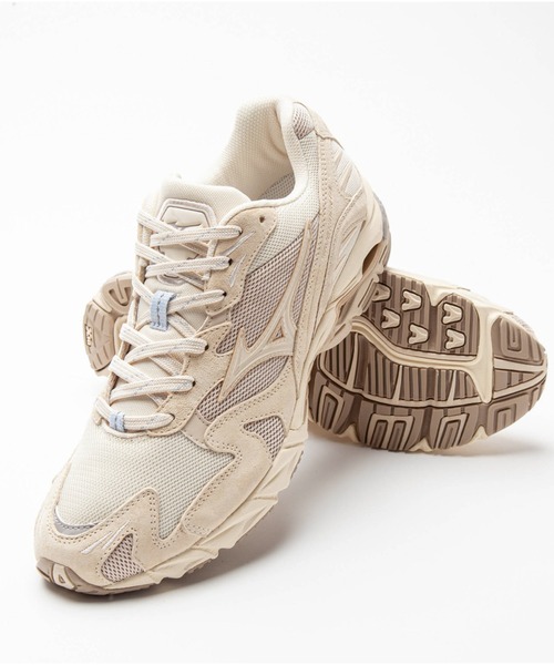 MIZUNO SPORTS STYLE（ミズノスポーツスタイル）の「WAVE RIDER 10（スニーカー・メンズ・サンドベージュ・26.0cm/28.0cm/27.5cm/23.5cm/26.5cm/25.0cm/25.5cm/23.0cm/24.0cm/24.5cm/27.0cm）」の5枚目の写真