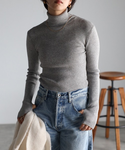 r.（アールドット）の「リブニット フィンガーホール タートル PO（ニット/セーター・レディース・ブラック/ピンク/オレンジ/ブルー/グリーン/モカ/キナリ/グレー/レッド・FREE）」の3枚目の写真