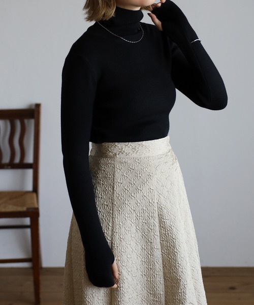 r.（アールドット）の「リブニット フィンガーホール タートル PO（ニット/セーター・レディース・ブラック/ピンク/オレンジ/ブルー/グリーン/モカ/キナリ/グレー/レッド・FREE）」の2枚目の写真