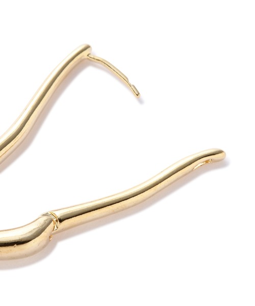 N.(N. Natural Beauty Basic)(エヌエヌナチュラルビューティーベーシック)の「ウェービーフープピアス(ピアス(両耳用)・レディース・シルバー/ゴールド・FREE)」の4枚目の写真