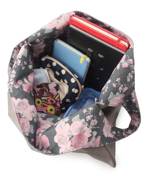 LAURA ASHLEY(ローラアシュレイ)の「ホーリーホックス柄 バッグM(トートバッグ・レディース・シルバー/ゴールド・00)」の10枚目の写真