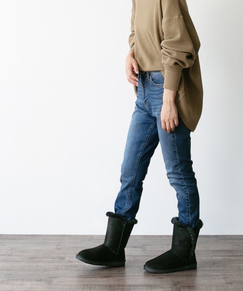 mooimooi（モーイモーイ）の「防寒 撥水 ベイリーボタンムートン（ブーツ・レディース・チャコールグレー/ブラック/キャメル・LL/3L/4L/M/L/S）」の5枚目の写真