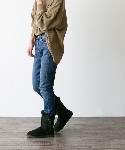 mooimooi（モーイモーイ）の「防寒 撥水 ベイリーボタンムートン（ブーツ・レディース・チャコールグレー/ブラック/キャメル・LL/3L/4L/M/L/S）」の6枚目の写真