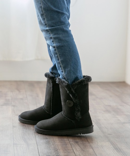 mooimooi（モーイモーイ）の「防寒 撥水 ベイリーボタンムートン（ブーツ・レディース・チャコールグレー/ブラック/キャメル・LL/3L/4L/M/L/S）」の9枚目の写真