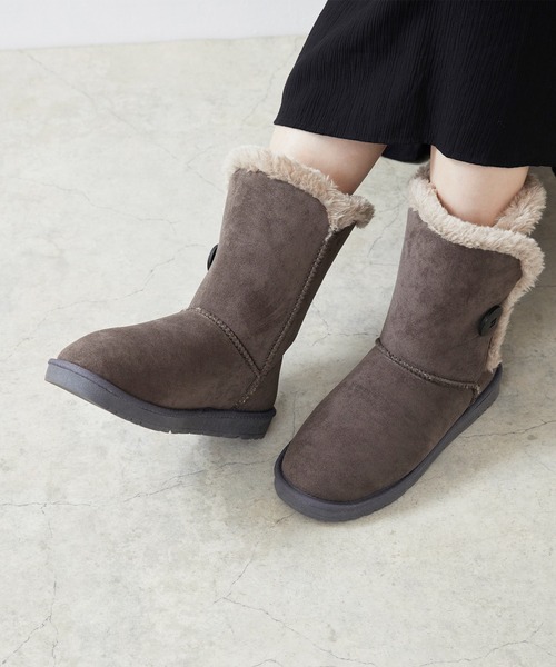 mooimooi（モーイモーイ）の「防寒 撥水 ベイリーボタンムートン（ブーツ・レディース・チャコールグレー/ブラック/キャメル・LL/3L/4L/M/L/S）」の11枚目の写真