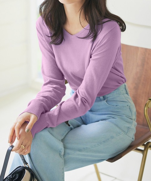 CHAN ME(チャンミ)の「カシミヤタッチVネックニット(ニット/セーター・レディース・ベージュ/チャコール/コーラル/レッド/ブラック/アイボリー/ブルー/グリーン/ホワイト×ブラック/オレンジ/グレー/ホワイト/ラベンダー/ホワイト系その他・MEDIUM/LARGE/X-LARGE)」の11枚目の写真