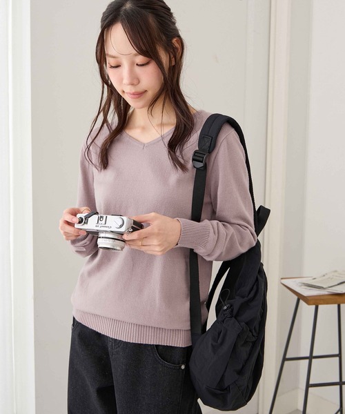 CHAN ME(チャンミ)の「カシミヤタッチVネックニット(ニット/セーター・レディース・ベージュ/チャコール/コーラル/レッド/ブラック/アイボリー/ブルー/グリーン/ホワイト×ブラック/オレンジ/グレー/ホワイト/ラベンダー/ホワイト系その他・MEDIUM/LARGE/X-LARGE)」の8枚目の写真