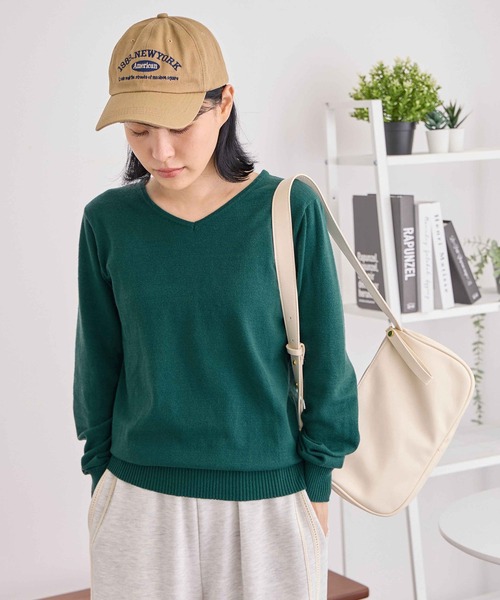 CHAN ME(チャンミ)の「カシミヤタッチVネックニット(ニット/セーター・レディース・ベージュ/チャコール/コーラル/レッド/ブラック/アイボリー/ブルー/グリーン/ホワイト×ブラック/オレンジ/グレー/ホワイト/ラベンダー/ホワイト系その他・MEDIUM/LARGE/X-LARGE)」の9枚目の写真
