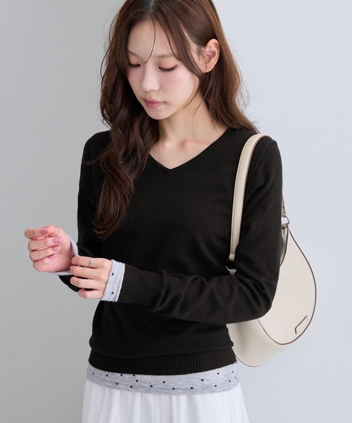 CHAN ME(チャンミ)の「カシミヤタッチVネックニット(ニット/セーター・レディース・ベージュ/チャコール/コーラル/レッド/ブラック/アイボリー/ブルー/グリーン/ホワイト×ブラック/オレンジ/グレー/ホワイト/ラベンダー/ホワイト系その他・MEDIUM/LARGE/X-LARGE)」の6枚目の写真
