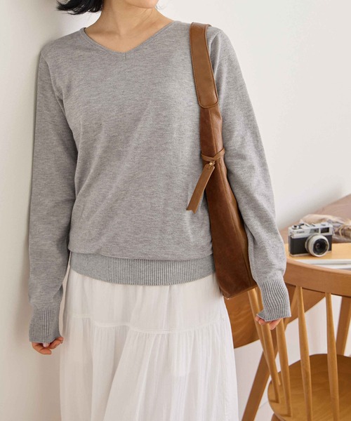 CHAN ME(チャンミ)の「カシミヤタッチVネックニット(ニット/セーター・レディース・ベージュ/チャコール/コーラル/レッド/ブラック/アイボリー/ブルー/グリーン/ホワイト×ブラック/オレンジ/グレー/ホワイト/ラベンダー/ホワイト系その他・MEDIUM/LARGE/X-LARGE)」の22枚目の写真