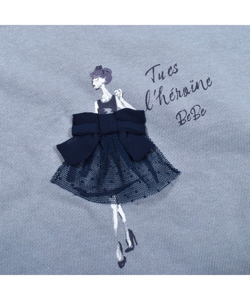 BeBe（ベベ）の「BeBe/USAコットン裏毛ヒロインプリントリボントレーナー(80~150cm)（スウェット・キッズ・ブルー/オフホワイト・100/120/150/90/130/140/80/110）」の11枚目の写真