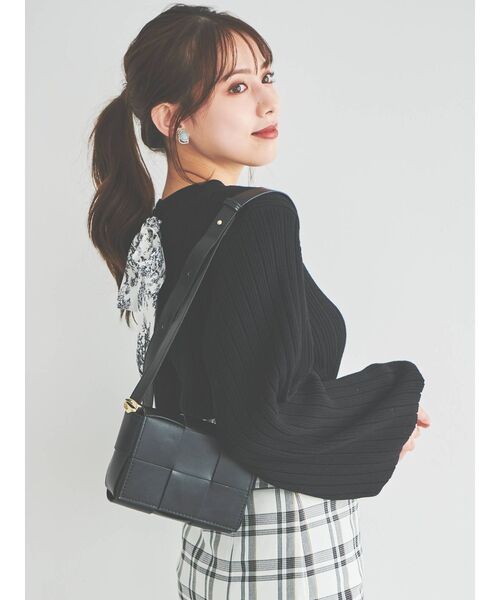 dazzlin（ダズリン）の「リボン付ランダムリブニットトップス（ニット/セーター・レディース・ブラック/オフホワイト/ブルー・FREE）」の4枚目の写真