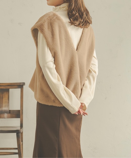Ambre Neige(アンブルネージュ)の「【セットアイテム】ファーベスト&タートルネック/WEB/EC限定商品(その他トップス・レディース・ダークブラウン/ベージュ/アイボリー・FREE)」の9枚目の写真