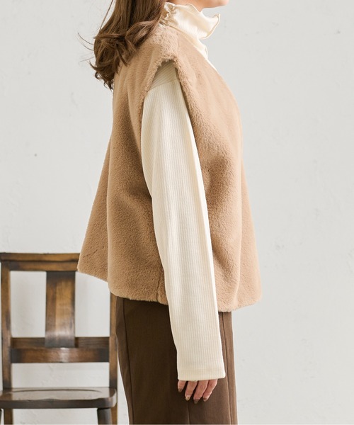 Ambre Neige(アンブルネージュ)の「【セットアイテム】ファーベスト&タートルネック/WEB/EC限定商品(その他トップス・レディース・ダークブラウン/ベージュ/アイボリー・FREE)」の21枚目の写真