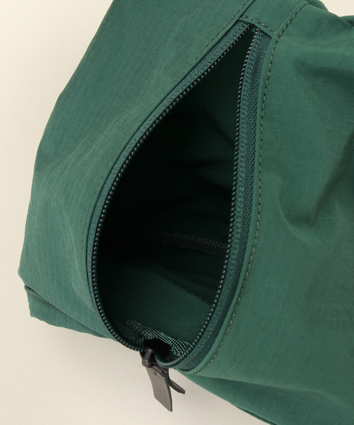 hobo(ホーボー)の「【hobo/ホーボー】EVERYDAY ZIP SACK NYLON RIPSTOP(ハンドバッグ・メンズ・ブラック/グリーン/キャメル・FREE)」の8枚目の写真