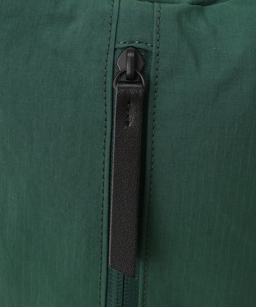 hobo(ホーボー)の「【hobo/ホーボー】EVERYDAY ZIP SACK NYLON RIPSTOP(ハンドバッグ・メンズ・ブラック/グリーン/キャメル・FREE)」の9枚目の写真
