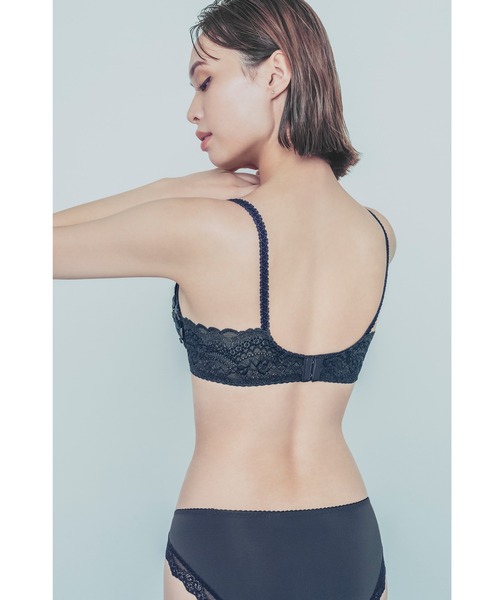 Wing Lesiage(ウイングレシアージュ)の「ブラジャー 「2780シリーズ」(ブラジャー・レディース・ネイビー/アイボリー/レッド・E75/E70/E65/D80/D70/F80/D75/F70/F75/D65/E80/F65)」の8枚目の写真