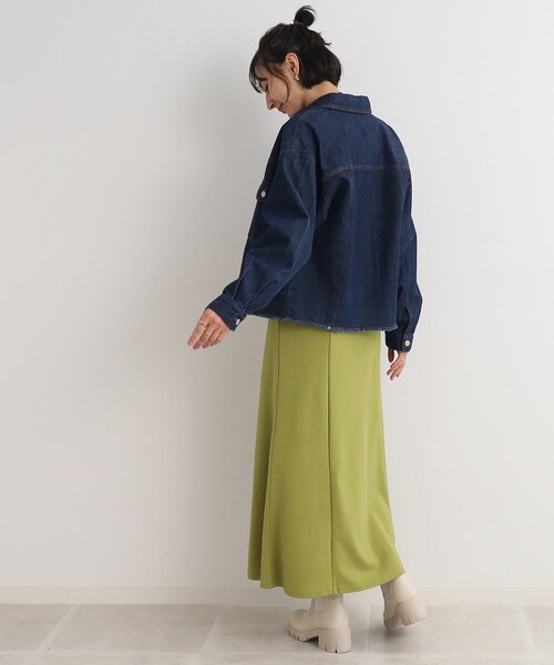 Cutie Blonde（キューティーブロンド）の「◆やわらかデニム【セットアップ可】裾フリンジGジャン（デニムジャケット・レディース・ダークネイビー/ブルー・01/02/03）」の4枚目の写真