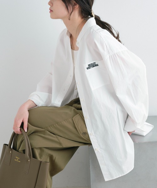 PUAL CE CIN（ピュアルセシン）の「ロゴ刺繍オーバーシャツ（シャツ/ブラウス・レディース・オフホワイト/ブルー/ピンク/イエロー・FREE）」の2枚目の写真