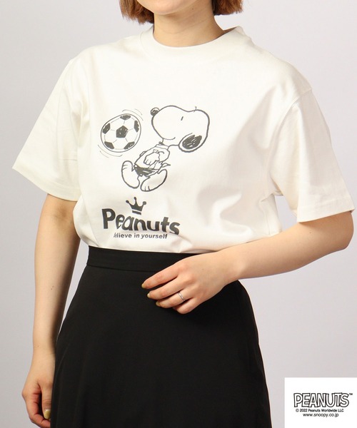 PEANUTS（ピーナッツ）の「PEANUTS スヌーピー スポーツイラスト　ピグメント加工 半袖Tシャツ（Tシャツ/カットソー・レディース・カーキ系3/カーキ系5/ネイビー系1/ネイビー/カーキ系/カーキ系1/カーキ系2/カーキ系4/ネイビー系/ネイビー系2/カーキ系6/ネイビー系3/ネイビー系4/ネイビー系5/ネイビー系6/カーキ/ホワイト系/ホワイト系2/ホワイト系1/ホワイト系6/ホワイト系5/ホワイト系3/ホワイト系4/ホワイト/オレンジ系3/オレンジ系/サックスブルー系/オレンジ/オレンジ系1/サックスブルー系1/オレンジ系2/サックスブルー系2/サックスブルー/サックスブルー系3/オレンジ系4/サックスブルー系4/オレンジ系5/オレンジ系6/サックスブルー系6/サックスブルー系5/アイボリー系3/アイボリー系6/アイボリー系4/アイボリー系2/アイボリー系1/アイボリー系/アイボリー系5/アイボリー・M/3L/LL/4L/S/L）」の6枚目の写真