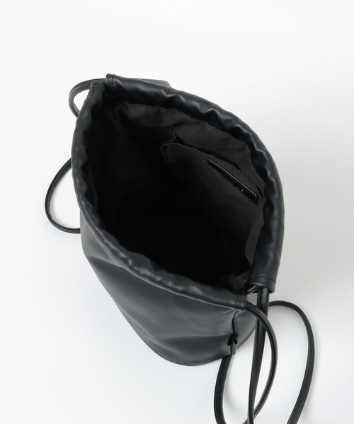 LAKOLE（ラコレ）の「フェイクレザー巾着BAG / 197909（ショルダーバッグ・メンズ・ライトグリーン/ブラック/アイボリー・FREE）」の4枚目の写真