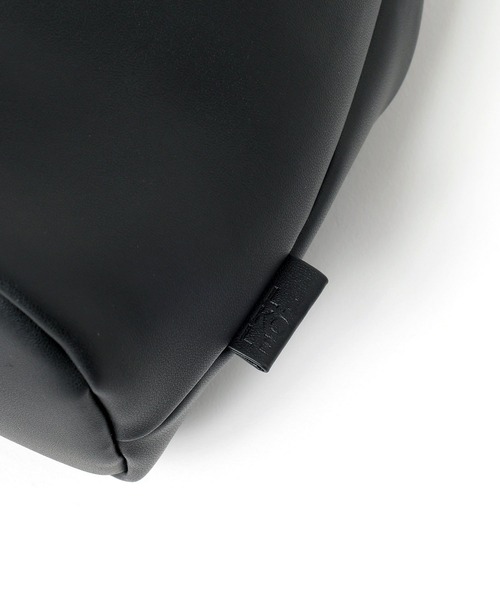 LAKOLE（ラコレ）の「フェイクレザー巾着BAG / 197909（ショルダーバッグ・メンズ・ライトグリーン/ブラック/アイボリー・FREE）」の14枚目の写真