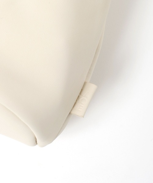 LAKOLE（ラコレ）の「フェイクレザー巾着BAG / 197909（ショルダーバッグ・メンズ・ライトグリーン/ブラック/アイボリー・FREE）」の7枚目の写真