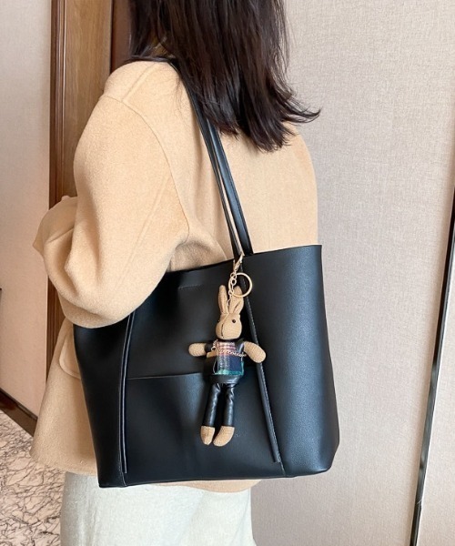 wears(ウェアーズ)の「ボタン付きPUトートバッグ(トートバッグ・レディース・ベージュ/ダークブラウン/ブラック・FREE)」の6枚目の写真