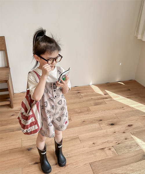 aimoha（アイモハ）の「【aimoha-KIDS】子供服 アメカジ総柄サロペット (SS)（サロペット/オーバーオール・キッズ・ブラウン/ブルー・80/90/100/110/120/130）」の3枚目の写真