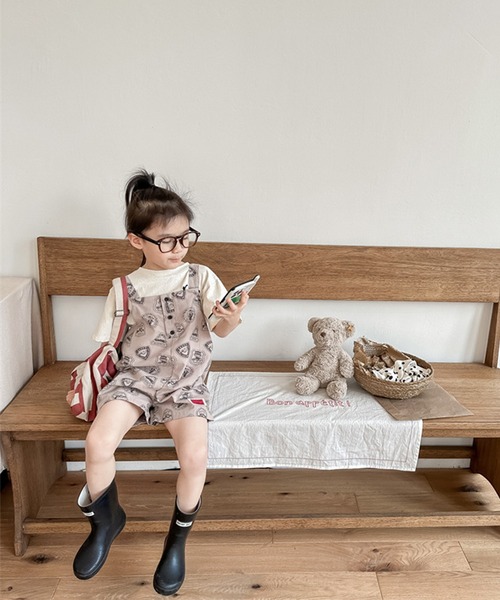 aimoha（アイモハ）の「【aimoha-KIDS】子供服 アメカジ総柄サロペット (SS)（サロペット/オーバーオール・キッズ・ブラウン/ブルー・80/90/100/110/120/130）」の4枚目の写真
