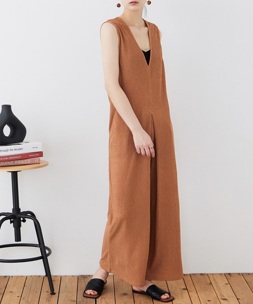 Fashion Letter（ファッションレター）の「深Vネックオールインワン（サロペット/オーバーオール・レディース・ブラック/オレンジ/グレイッシュベージュ/チャコール・M）」の4枚目の写真