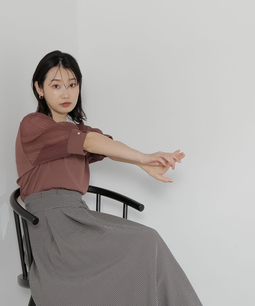 NATURAL BEAUTY BASIC(ナチュラルビューティーベーシック)の「◇メタルポイントプリーツスリーブニット(ニット/セーター・レディース・ブラック/グリーン/ブラウン/レッド・FREE)」の1枚目の写真