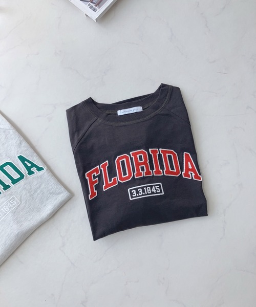 AS KNOW AS plus（アズノゥアズプラス）の「〇選べる チェーン刺繍ロゴTシャツ（Tシャツ/カットソー・レディース・オフホワイト/スミクロ/ブルーグレー/オートミール/ブラック系/グリーン系/ホワイト系/アイボリー系/ライトグリーン系1/ホワイト系1/ブラック系1/ホワイト系2/グレー系2/アイボリー系2/ライトグリーン系2/レッド系3・FREE）」の6枚目の写真