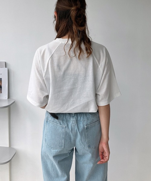 AS KNOW AS plus（アズノゥアズプラス）の「〇選べる チェーン刺繍ロゴTシャツ（Tシャツ/カットソー・レディース・オフホワイト/スミクロ/ブルーグレー/オートミール/ブラック系/グリーン系/ホワイト系/アイボリー系/ライトグリーン系1/ホワイト系1/ブラック系1/ホワイト系2/グレー系2/アイボリー系2/ライトグリーン系2/レッド系3・FREE）」の18枚目の写真