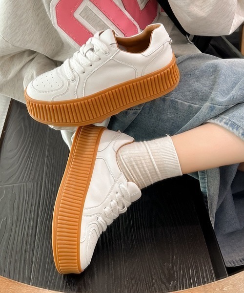 wears(ウェアーズ)の「レトロ シンプル厚底スニーカー(スニーカー・レディース・アイボリー/ホワイト・M/L)」の2枚目の写真