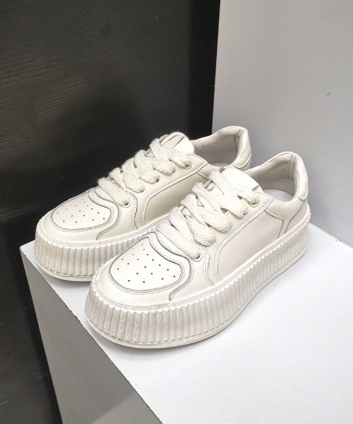 wears(ウェアーズ)の「レトロ シンプル厚底スニーカー(スニーカー・レディース・アイボリー/ホワイト・M/L)」の3枚目の写真