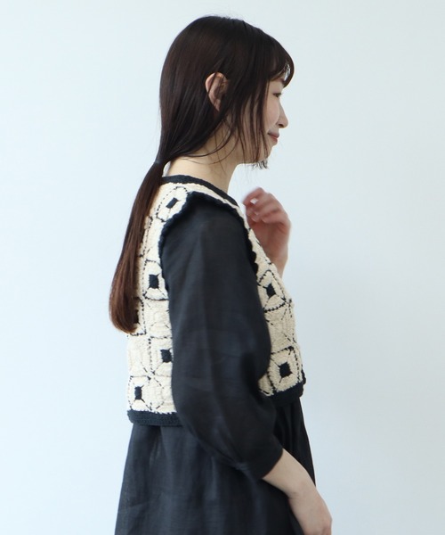 bulle de savon（ビュルデサボン）の「crochet motif ベスト
